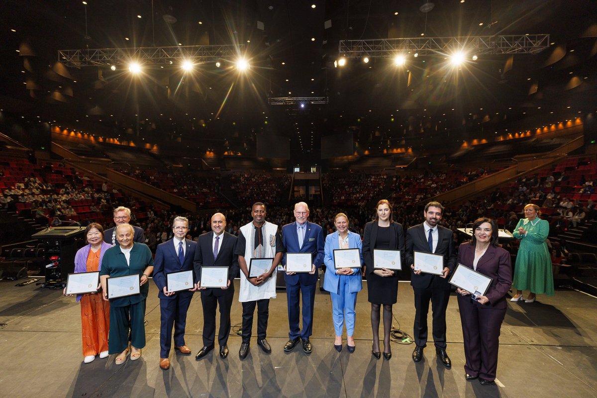 Joe Nicolazzo (@joenicolazzo) on Twitter photo On the eve of World Pharmacists Day, I was honoured to receive a Fellowship of <a href="/FIP_org/">FIP</a>. This was extra special as it was awarded by the first Aussie FIP President Paul Sinclair AM. This award is shared with my PhD students, <a href="/MonashPharm/">Monash Pharmacy & Pharmaceutical Sciences</a> and <a href="/APSA_News/">APSA</a> colleagues, and my family. On the eve of World Pharmacists Day, I was honoured to receive a Fellowship of <a href="/FIP_org/">FIP</a>. This was extra special as it was awarded by the first Aussie FIP President Paul Sinclair AM. This award is shared with my PhD students, <a href="/MonashPharm/">Monash Pharmacy & Pharmaceutical Sciences</a> and <a href="/APSA_News/">APSA</a> colleagues, and my family.