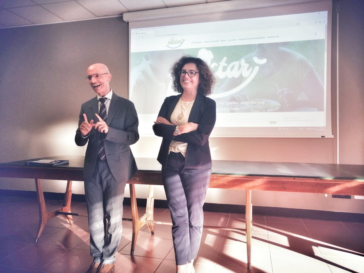 Seren03317545's tweet photo. Ieri all'istituto Marco Polo consegna degli attestati di "Chef esperto in cucina salutista" ai corsisti del corso pilota del progetto Nectar alla presenza di Regione Liguria
#nectarproject
#CGE https://t.co/qRm20dVu4V
