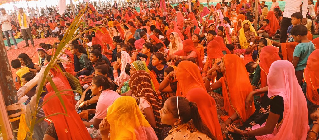 पश्चिमी राजस्थान का संभागस्तरीय आदिवासी भीलसमुदाय के सर्वांगीण विकास को लेकर #रेगिस्तान_जनजाति_विशेष_क्षेत्र Desert Tribal Special Area की मांग को लेकर भीनमाल में भीलमहासम्मेलन सभी समाज बंधुओ के साथ सहयोग से सफलतापूर्वक सम्पन्न। #जोहार 🙏✊
<a href="/roat_mla/">Rajkumar Roat</a> <a href="/ashokgehlot51/">Ashok Gehlot</a> <a href="/SachBedhadak/">Sach Bedhadak</a>