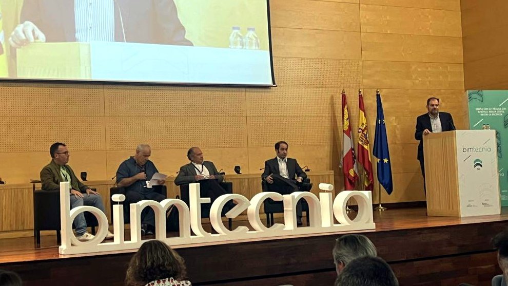 Volvemos de #BIMTECNIA2023 con buen sabor de boca. La foto recoge la mesa moderada incisivamente por Jose E. Nogués Mediavilla, en la que saltaron a escena Open BIM Quantities (#CYPE), #MAMBA y #TCQ y se debatió sobre qué hay de realmente nuevo en la obtención de las mediciones.