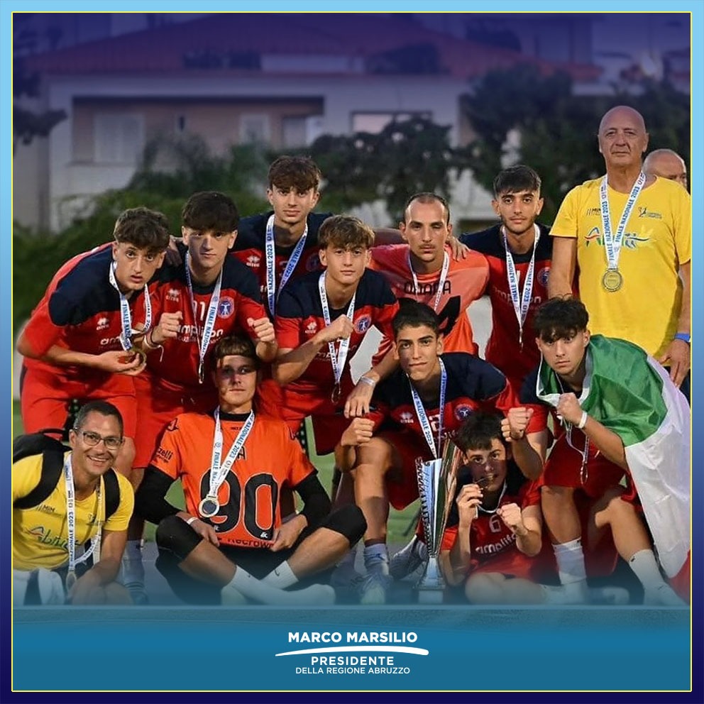 🏆 L’#Abruzzo ha vinto i campionati italiani studenteschi di #calcioa5 con una squadra del liceo scientifico Vitruvio Pollione di Avezzano, che si è imposta nella finale disputata ieri in Sicilia contro la Lombardia. 
Congratulazioni ai nostri ragazzi!