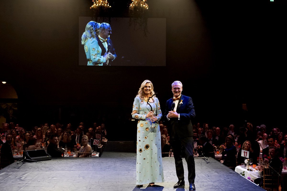 Het Prinses Máxima Centrum voor kinderoncologie bestaat 5 jaar! Koningin Máxima is bij het lustrumbenefietgala. De opbrengsten gaan naar projecten op het gebied van talentontwikkeling en immunotherapie. koninklijkhuis.nl/actueel/nieuws…