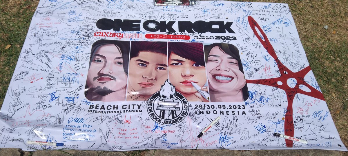 OOR_FESS's tweet photo. Are you ready? #ONEOKROCKINJAKARTA https://t.co/jGMwd6UACl