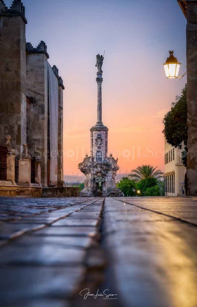 Córdoba, amanece el sueño... Soñando caminos ~ Calle Torrijos (Córdoba).
<a href="/Cordoba_spain/">ℂÓℝ𝔻𝕆𝔹𝔸</a> <a href="/CordobaESP/">Turismo de Córdoba</a> <a href="/MencantaCordoba/">Córdoba (España)</a> <a href="/VerCordoba/">Que ver en Córdoba</a> <a href="/TurismoAndaluz/">Turismo Andalucía</a> <a href="/viveandalucia/">Vive Andalucía</a>