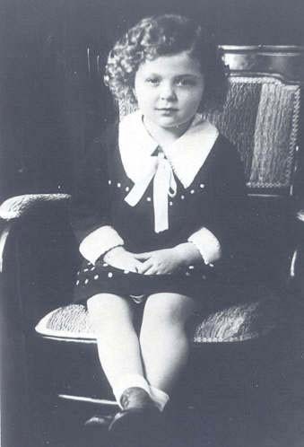 29 September 1930 | A Belgian Jewish girl, Hilda Weinberger, was born in Antwerp.

She was deported to #Auschwitz from Malines / Mechelen in October 1942. She was murdered in a gas chamber after the selection.