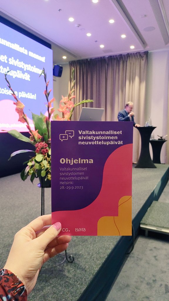SKlehtonen's tweet photo. Valtakunnalliset sivistystoimen neuvottelupäivät jatkuivat #kuntatalous'aiheilla.
@FCG_Group @Kuntaliitto 

Korostin:
💥 #sivistystoimi heittämällä isoin toimiala uudessa kunnassa
💥 #verotulo'jen merkitys palvelujen järjestämisessä
💥 #elinvoima'n merkitys talouden kestävyydessä https://t.co/MM8IBiMAbC