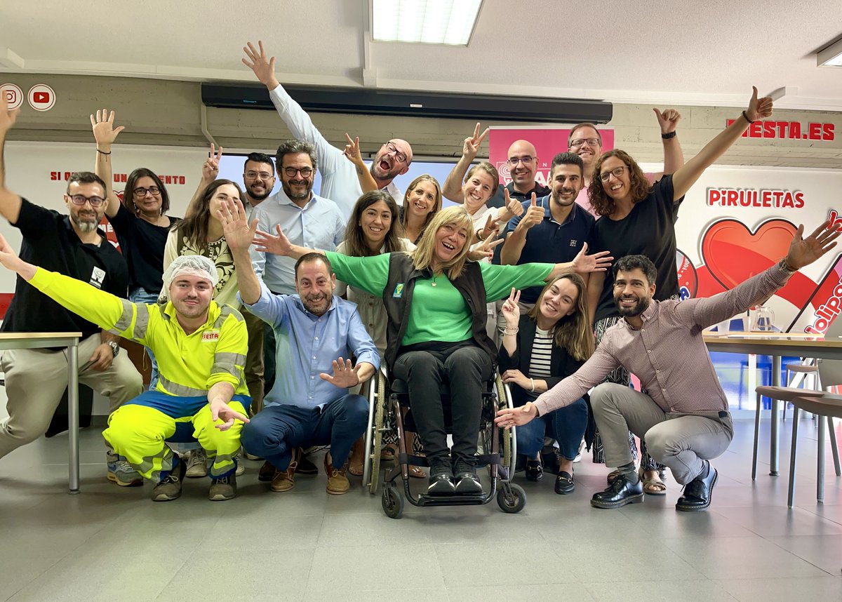 Fund_Tambien's tweet photo. Nuestra corredora del EQUIPO COMPETICIÓN FUNDACIÓN TAMBIÉN DE ESQUÍ & SNOWBOARD ADAPTADO Nathalie Carpanedo, que ha sido 10 veces Campeona de España de esquí alpino adaptado y que ahora está super dedicada al #Sitwake y al #Curling, ha dado una charla motivacional en @FIESTA_es https://t.co/ZgQrR5oXAV