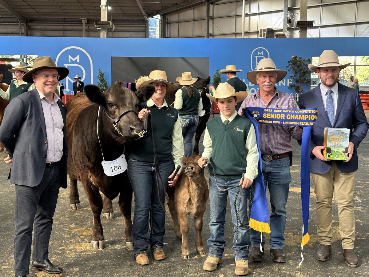 MurrayWatt's tweet photo. Where the country meets the city! A great day meeting producers and exhibitors at the Melbourne Royal Show, to see the very best of Victorian ag on show. https://t.co/ANd6493t9h