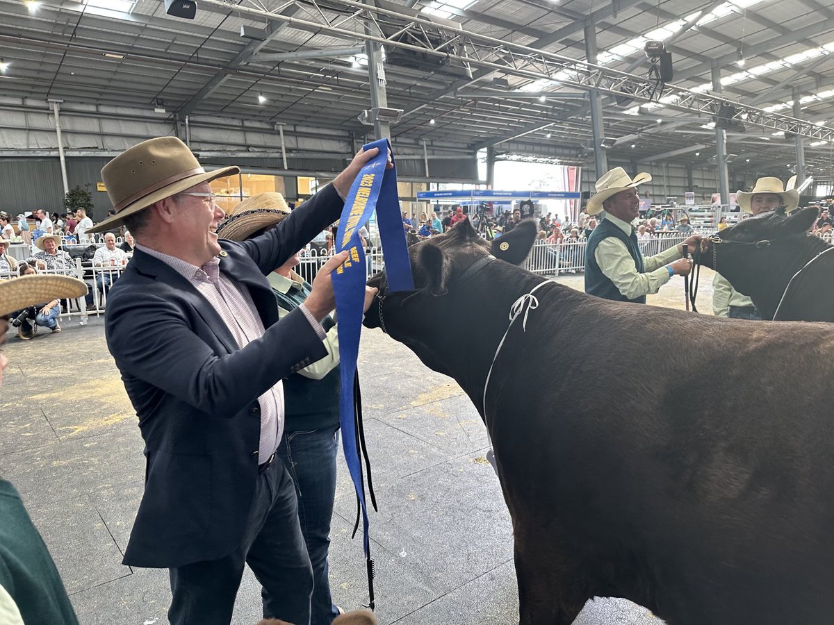 MurrayWatt's tweet photo. Where the country meets the city! A great day meeting producers and exhibitors at the Melbourne Royal Show, to see the very best of Victorian ag on show. https://t.co/ANd6493t9h