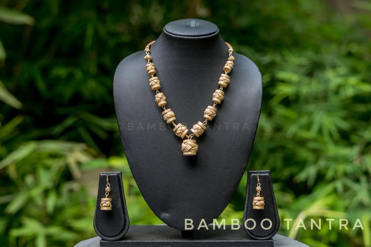 BambooTantra's tweet photo. Being bold will help you stand out in crowd
JS800Y08
#necklace #neckpiece #necklacewithearrings #earrings #danglingearrings #dangler #cane #hangingearrings #bambooearrings #bamboo #handmadeIndia #Bambooartisans #artisansofindia #Bambooart #bolddesign #handmadeIndia https://t.co/FyMN8gIykR
