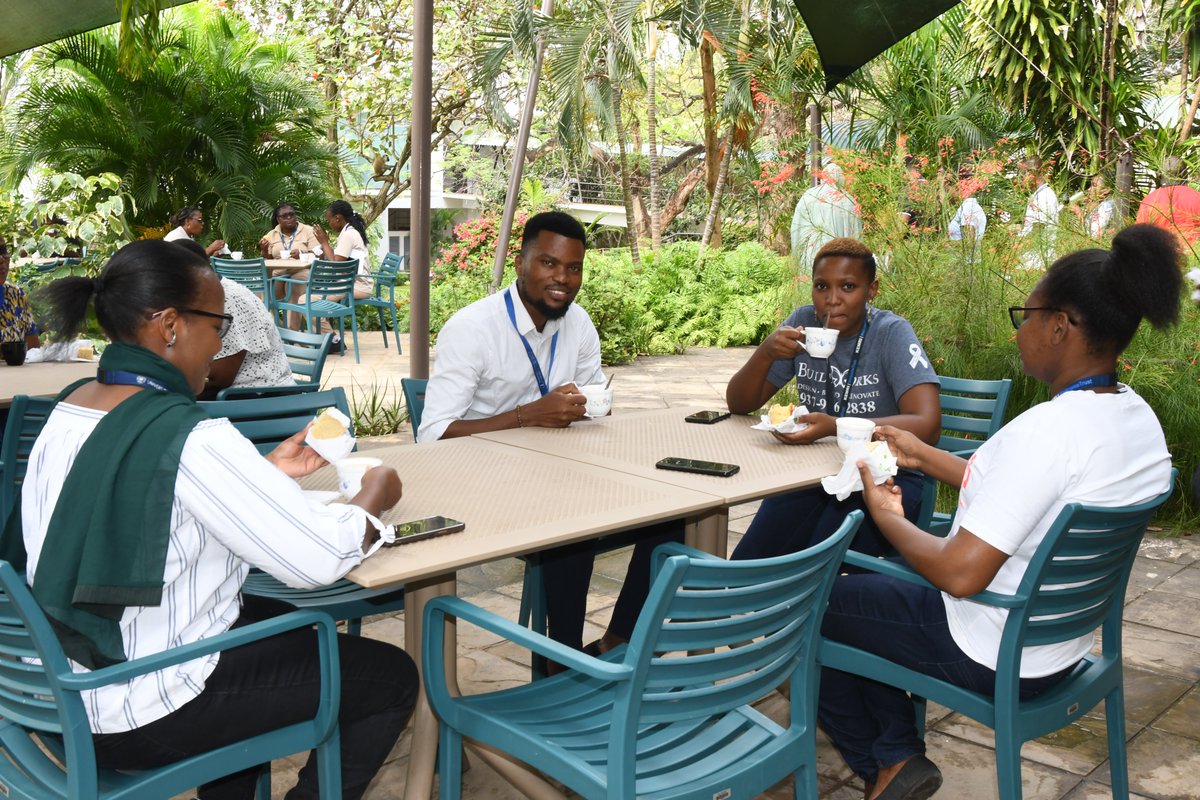 KEMRI_Wellcome's tweet photo. It was yet another awesome moment catching up with the activities our teams have been up to in the month of September during our monthly #programmenews forum. https://t.co/Qi990dxYnt