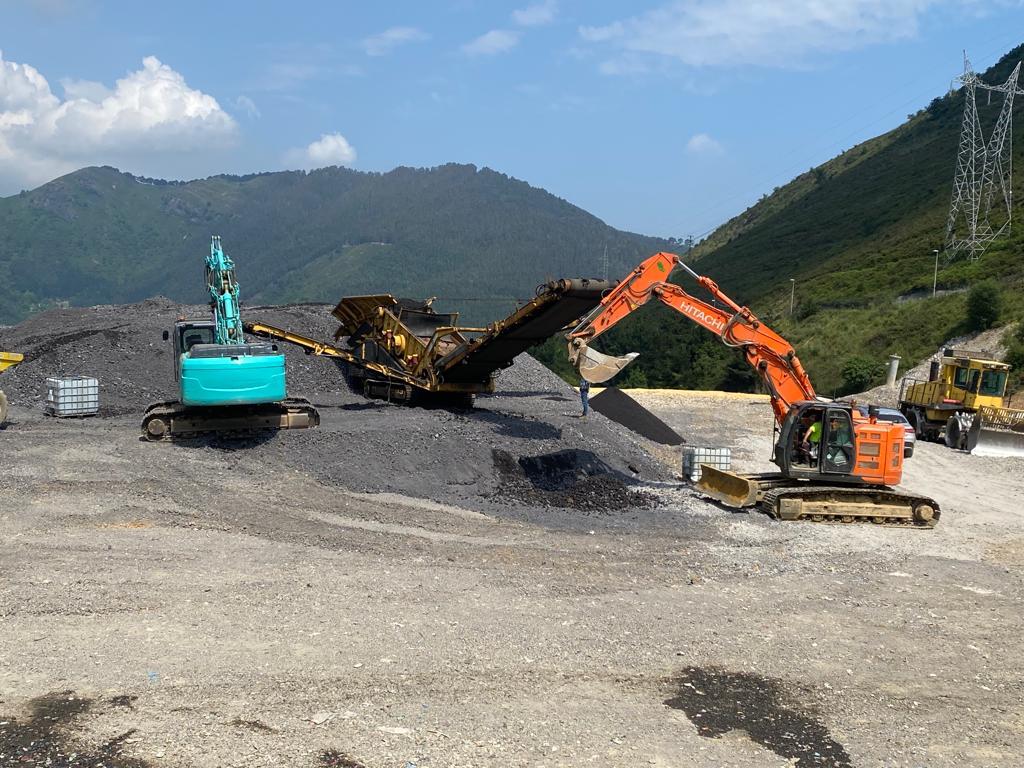 Disponemos de equipos móviles para el tratamiento, trituración y clasificación de residuos en tus instalaciones. 

¡Pregúntanos por ello!

#gestiónderesiduos #bilbao #gutram