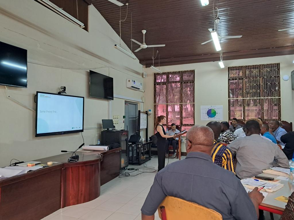 GoldUCLG's tweet photo. Day 2 of the Peer Learning on Co-creating Tomorrow's Cities starts w @UCLGAfrica recap +
@UrbanRiskHub @thaisacomelli guiding participants to test the Tomorrow Cities methodology
... starting with: producing 4 collective visions for how Mianzini should look in 2050 https://t.co/SBZS692MS6