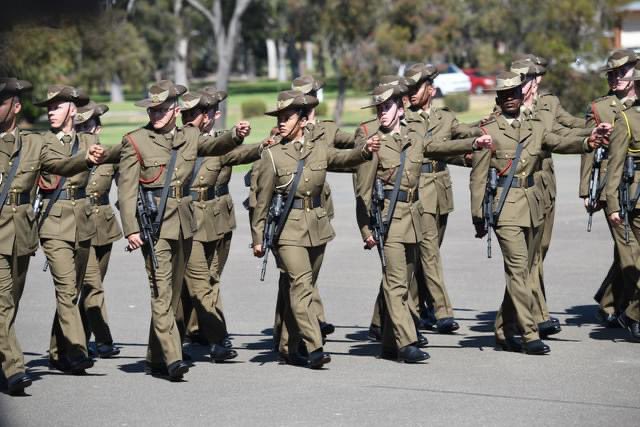 damienwoolfe's tweet photo. Congratulations to Australia’s newest soldiers from 13 &amp; 14 Platoons, Bravo Company, who marched out of their Recruit Course at Kapooka today. 
Thanks to @FORCOMDAusArmy for reviewing the parade. 

Imagery courtesy Sharpshots Photography https://t.co/y9UMGNatRf https://t.co/lGkjg3MK35