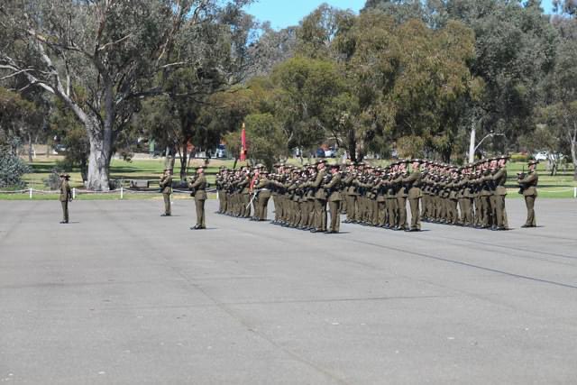 damienwoolfe's tweet photo. Congratulations to Australia’s newest soldiers from 13 &amp; 14 Platoons, Bravo Company, who marched out of their Recruit Course at Kapooka today. 
Thanks to @FORCOMDAusArmy for reviewing the parade. 

Imagery courtesy Sharpshots Photography https://t.co/y9UMGNatRf https://t.co/lGkjg3MK35