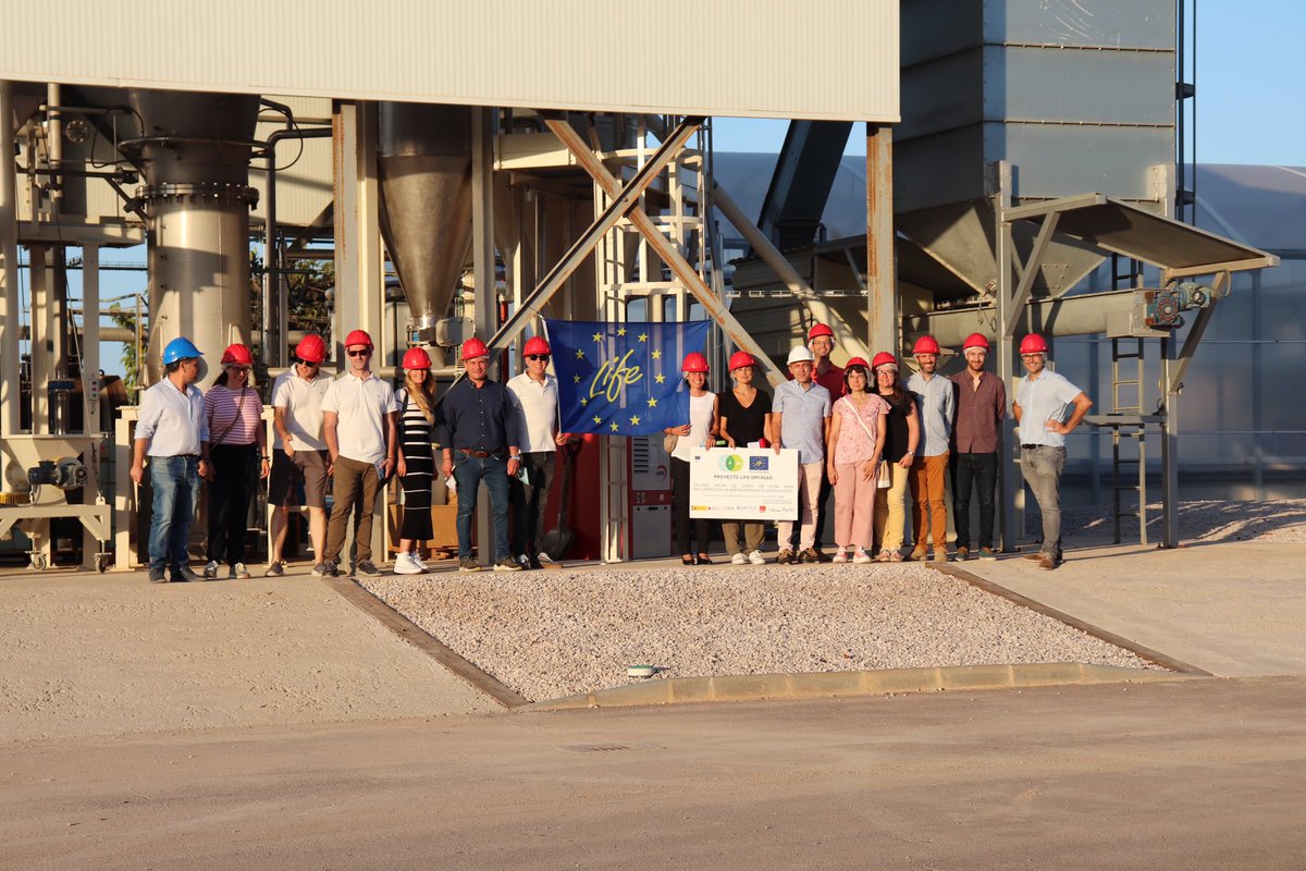 esamur_aguas's tweet photo. ✅ Responsables del Proyecto @dry4gas @esamur_aguas @CEBAS_CSIC @Rank_ORC @EHSTechniques @CederCiemat @CIEMAT_OPI y #Aitesa visitan el piloto instalado en la EDAR de San Javier. #EconomíaCircular y #reutilización de #residuos para generar #EnergíaSostenible #LIFEDRY4GAS #EcInnova https://t.co/EOeszKtSC0