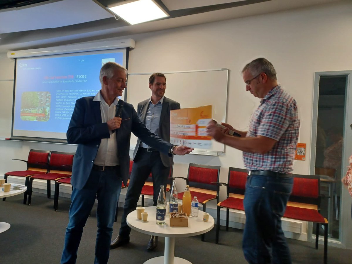 En 10 ans le Fonds Agir pour l’Emploi d’EDF a soutenu 103 projets d’#insertion par l’emploi en <a href="/hautsdefrance/">Région Hauts-de-France</a> pour près de 920000€  et surtout 2️⃣1️⃣2️⃣3️⃣ emplois créés ou sauvegardés. Mardi le <a href="/FAPEEDF/">FAPE EDF</a> a rencontré 4 structures régionales et remis symboliquement des chèques. #ESS