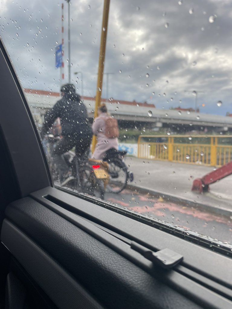 GCPGirl's tweet photo. It’s my first work trip to Europe when I haven’t flown, so thought it would be fun to document the journey. I was going to walk to the station from the hotel but it was raining so I took an #Uber. Very smooth journey with Said 👍 https://t.co/nq3uZ8phSZ