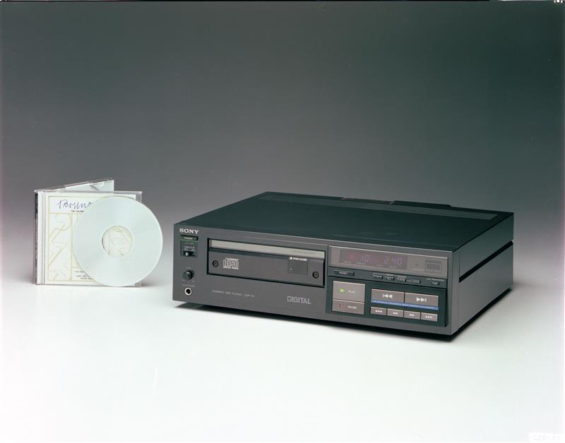 SonyGroupGlobal's tweet photo. Diameter? 12cm!
✅Fits into a suit jacket pocket!

Playtime: 74 minutes and 42 Seconds!
✅Holds the entirety of Beethoven’s Ninth Symphony

And that’s how the specs of the CD were decided upon. We achieved the best of both worlds!

#techhistory #CDPlayerDay #Sony https://t.co/mGQ7si6JtG