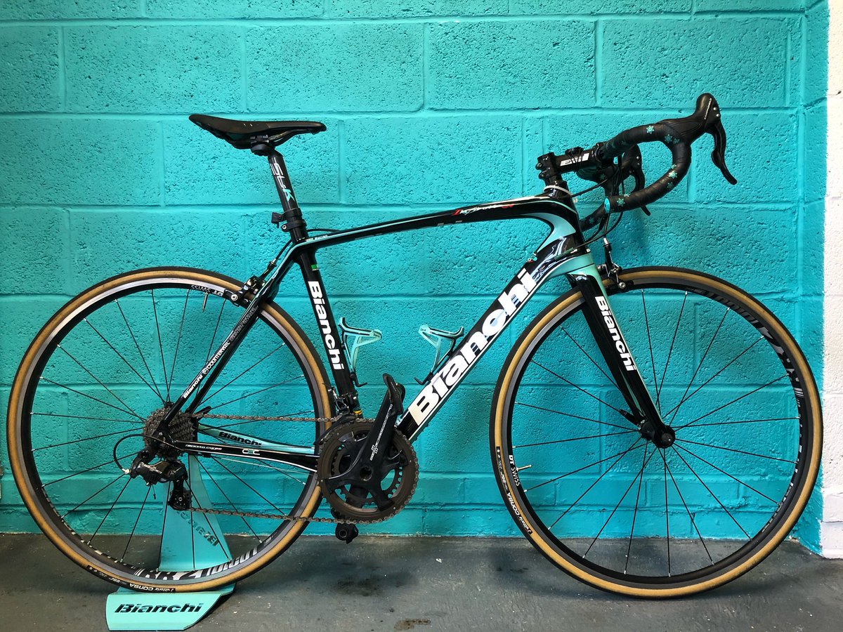 MAVSTweets's tweet photo. @BriSmithy What a bike!! Love this return to a more traditional frame…. I’m not keen on the new Oltre. 
I love my 2015 Infinito…. With Celeste painted garage 😎 https://t.co/40PPXIIp8J