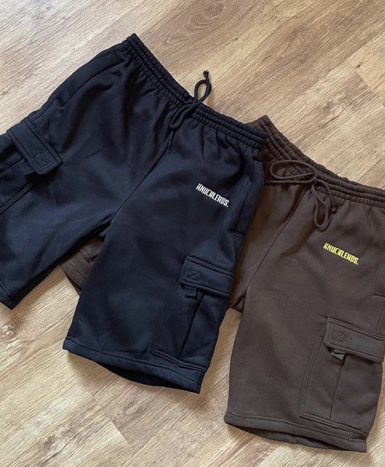 Fleece Cargo Shorts 🧶🔗.
(400BWP)
*With free delivery any where in Gaborone*