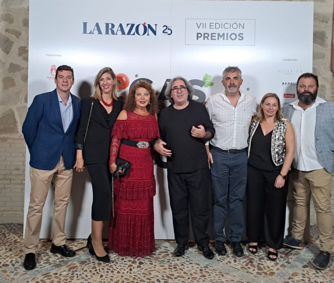 Noche espectacular en #SanlúcarDeBarrameda celebrando la pasión por la gastronomía y el talento de nuestros chefs en los #PremiosGastroYCía de <a href="/larazon_es/">La Razón</a>, con el patrocinio de <a href="/caixabank/">CaixaBank</a>. ¡Enhorabuena a todos los galardonados!  #Food&amp;Drinks