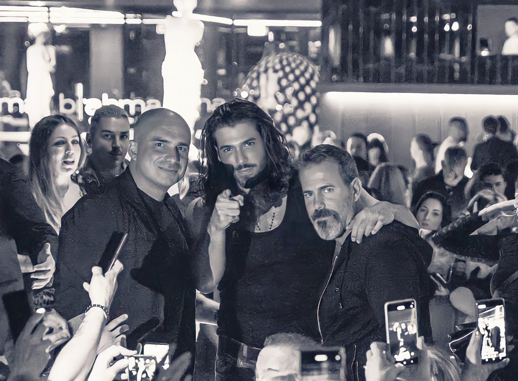 La qualità più importante di un vero amico è Esserci. 
Non serve a nulla conoscere persone intelligenti, brillanti o simpatiche, se poi nel momento in cui hai bisogno non ci sono mai. 

Buongiorno 😌
#CanYaman ♥️