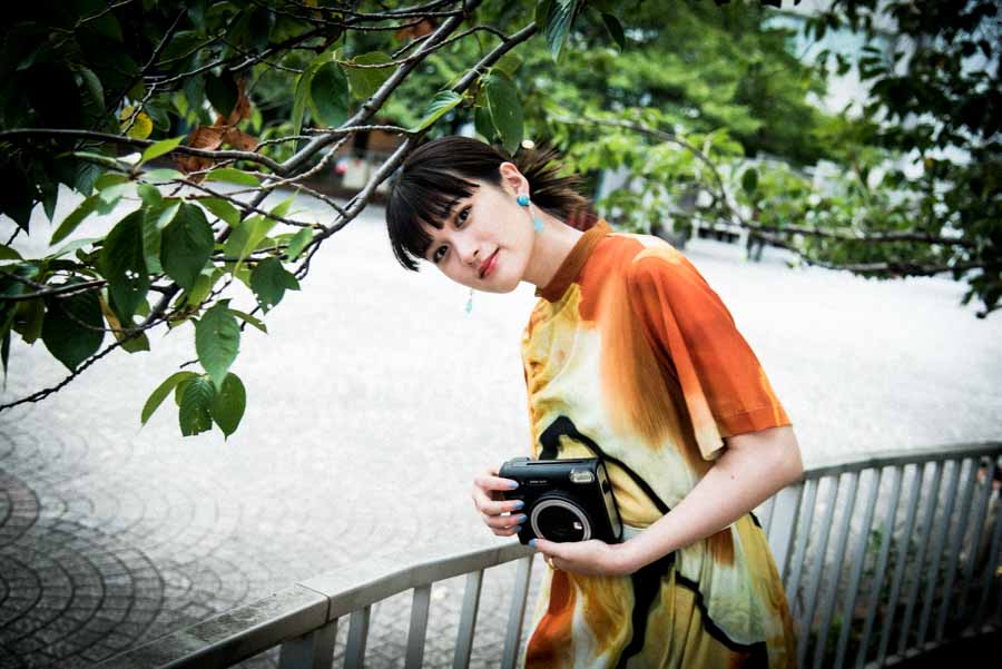 PHOTO_SUMMIT's tweet photo. SHUTTER magazineのギャラリー「SQUARE UP！」
#小西桜子 さんによる作品を掲載中！
https://t.co/ZyznssC0sh

インタビューでは、
チェキの話から10月27日に全国公開される映画版 #僕らの千年と君が死ぬまでの30日間 の撮影エピソードなどお話いただきました！

@sakurako_kns さん
#instax #チェキ https://t.co/wkWDxTfOFy