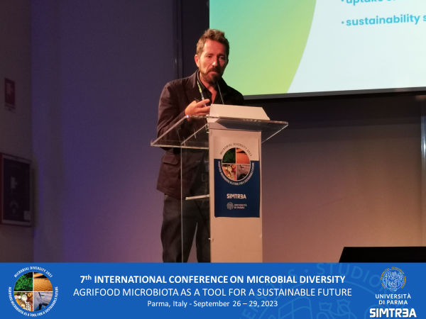 MDParma2023's tweet photo. Let's start the final morning session of #md2023 with a keynote given by Professor @DaniloErcolini about "The National Center for the Development of New Technologies in Agriculture (Agritech): Microbiota as tools for a sustainable development of agri-food production" #uninapoli https://t.co/dpQIkISOrh