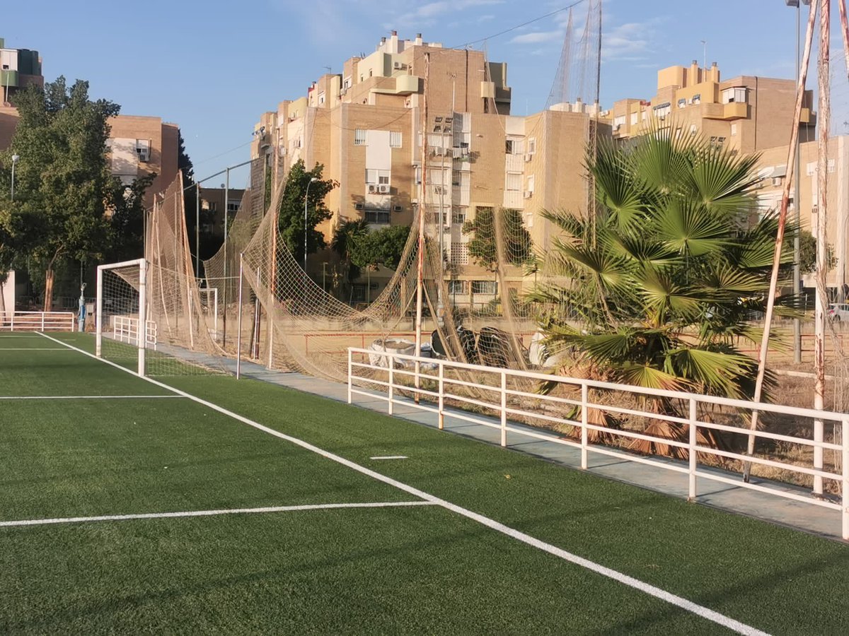 PedroteVazquez's tweet photo. Viernes de competición y seguimos igual @FiliPinoMontano con unas instalaciones lamentables 
Instalaciones digna no pedimos nada mas @minervasalaslop @jlsanzalcalde @IMDSevilla @Ayto_Sevilla https://t.co/w1pl1k2EH4