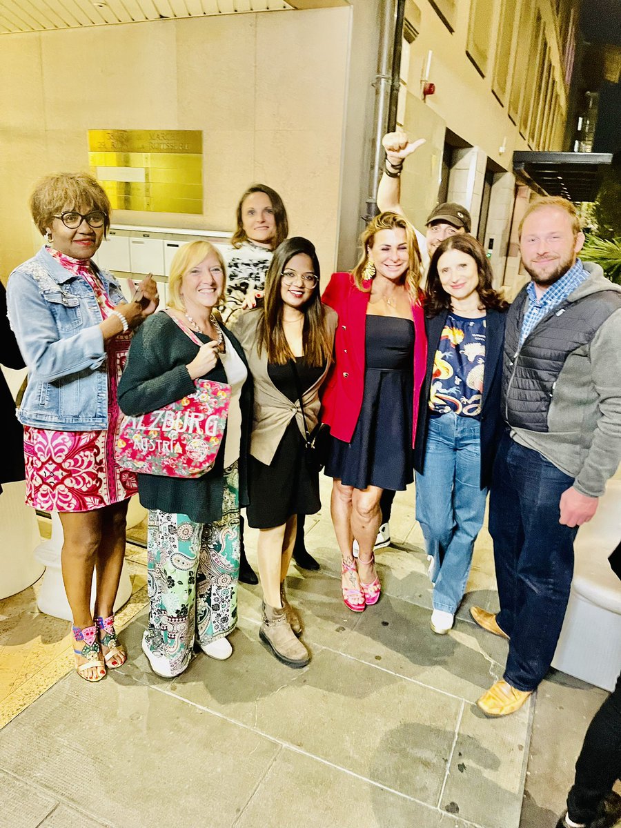 DrRohinighavari's tweet image. एक खूबसूरत सुहानी शाम कुछ अंतरराष्ट्रीय बुद्धिजीवियों के साथ ✌️🌸✌️

#switzerland #internations