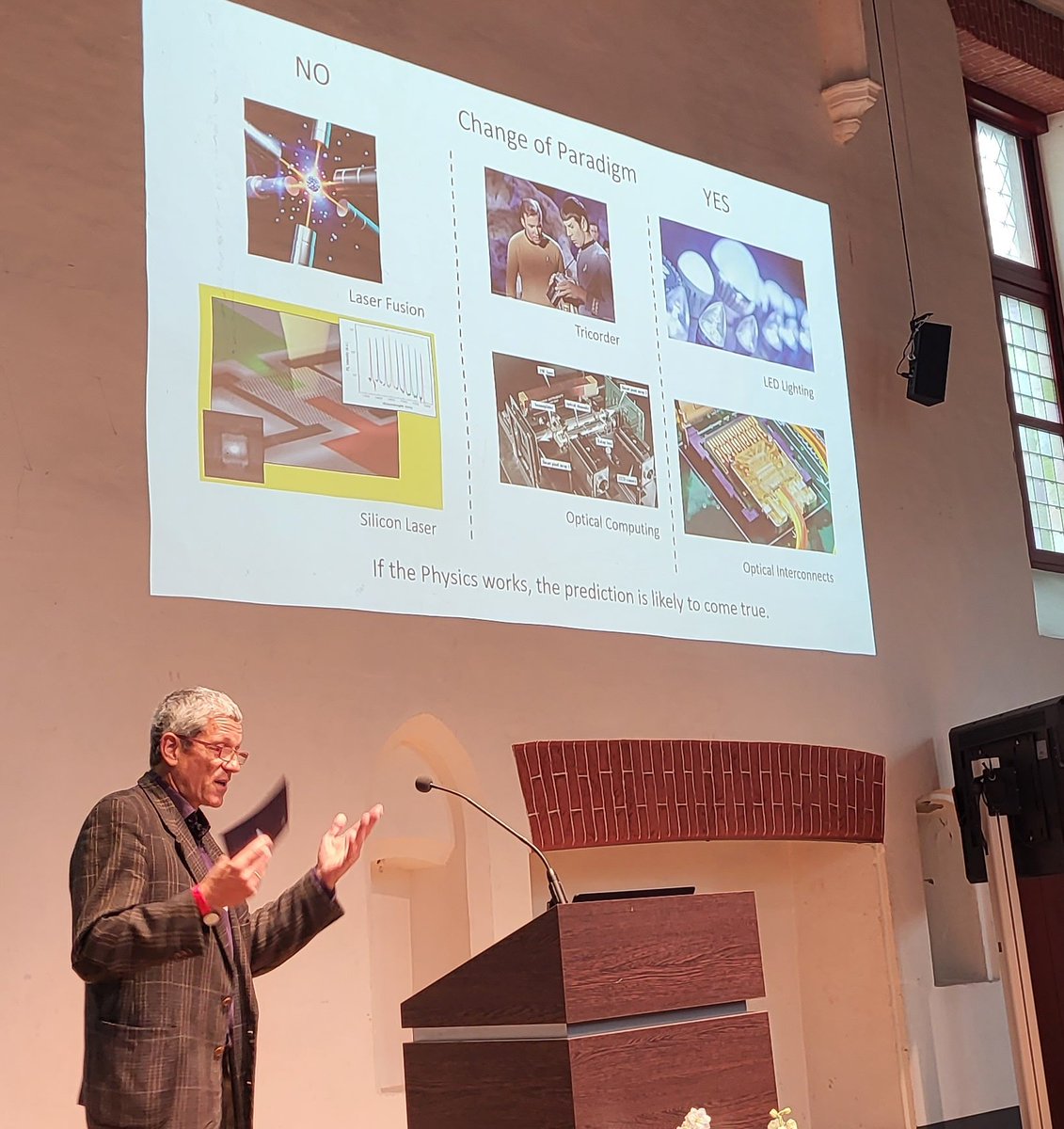 Setting the scene for the morning session of our #LightAndEnlightenment special symposium. Professor Thomas Krauss of <a href="/UniOfYork/">University of York</a> dives briefly into the history of photonics, and then directs our view towards the future. <a href="/PhotonicsUGent/">Photonics UGent</a> <a href="/ugent/">UGent</a> <a href="/imec_int/">imec</a>