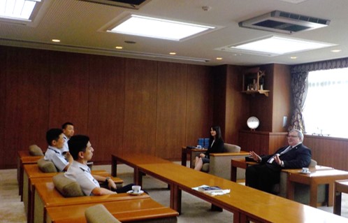 jasdf_meguro's tweet photo. 米ミッチェル研究所 #MitchellStudies のマーク・ガンジンガー氏とカミラ・ガンジンガー氏が来訪されました。政策研究大学院大学 #GRIPS_Info の道下教授にもご参加頂き、Wargamingについて意見交換しました。今後も国内外各種研究機関との研究交流を進めていきます。 #航空自衛隊 #航空研究センター https://t.co/sNyO7IgfnL