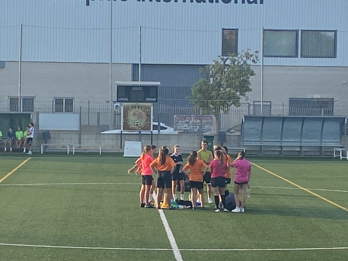 JuanAVazquez's tweet photo. ⚽️ Este fin de semana empiezan la competición @fcf prácticamente todos los equipos de la @PrsfO @Prsf_Escfutfem 
🍀 Mucha suerte, con la máxima deportividad y un comportamiento ejemplar disfrutar de vuestro deporte y a seguir haciendo crecer a la Peña 🟩🟨🟩🟨 !!!!
#santfeliu https://t.co/oUto9Zg5TY