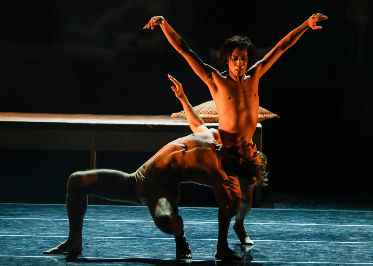 thorisom's tweet photo. Oh but to be an artist…. What a privilege. Gratitude to the universe for giving me the strength to see my vision of self manifest and become my truth 🙏 #thoriso #sothoriso #dance #dancers #mendance https://t.co/nf37FfWr7M
