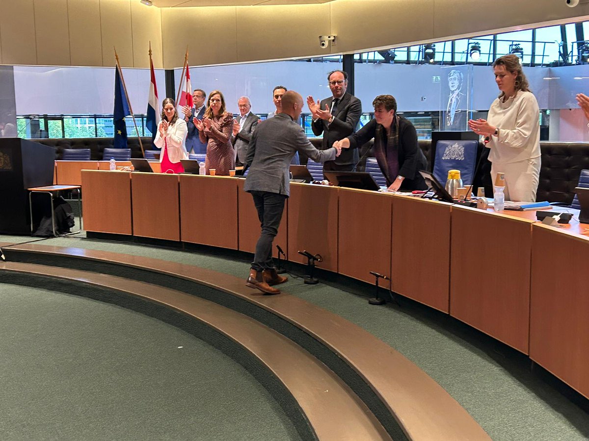 pvvnoordbrabant's tweet photo. Vandaag is @BoySluiters beëdigd als burgercommissielid van de PVV Noord-Brabant. Succes Boy!
#PVV #Steenbergen #Brabant https://t.co/DWVRy3fLUc
