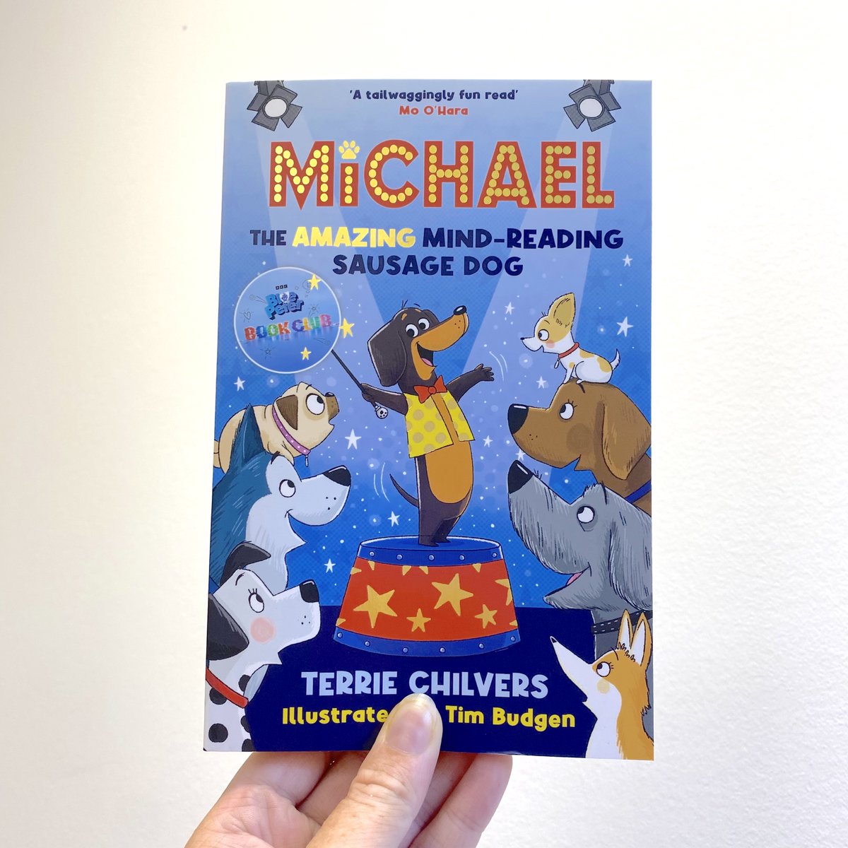 New copies of Michael the Amazing Mind-Reading Sausage Dog have arrived in the office ahead of it's feature on #BluePeterBookClub next month!

Look at our spangly new book club roundel 🌟

More info: bit.ly/Michael-Blue-P…