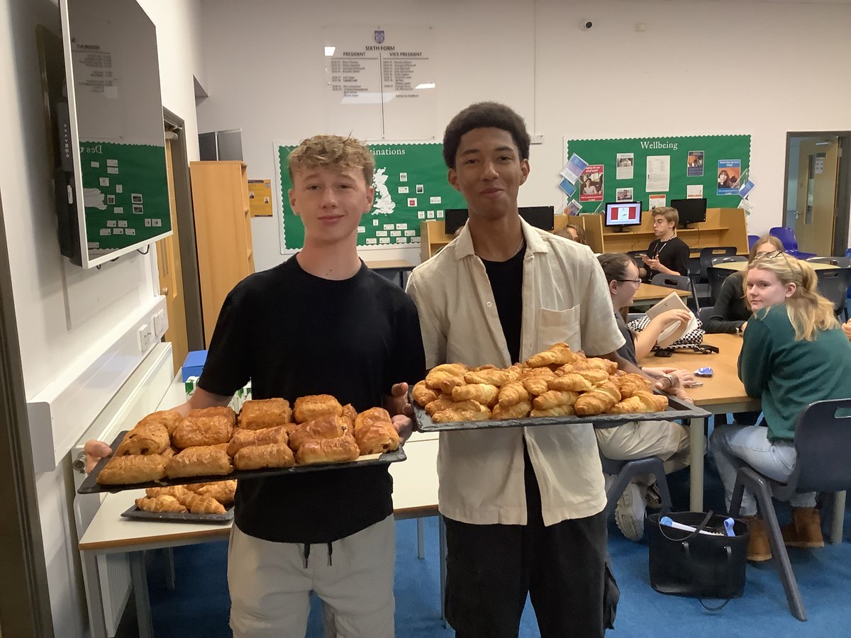 Breakfast Fridays!

The boys take a break from their modelling careers to enjoy some well earned pastries

#abecrombieandfitch