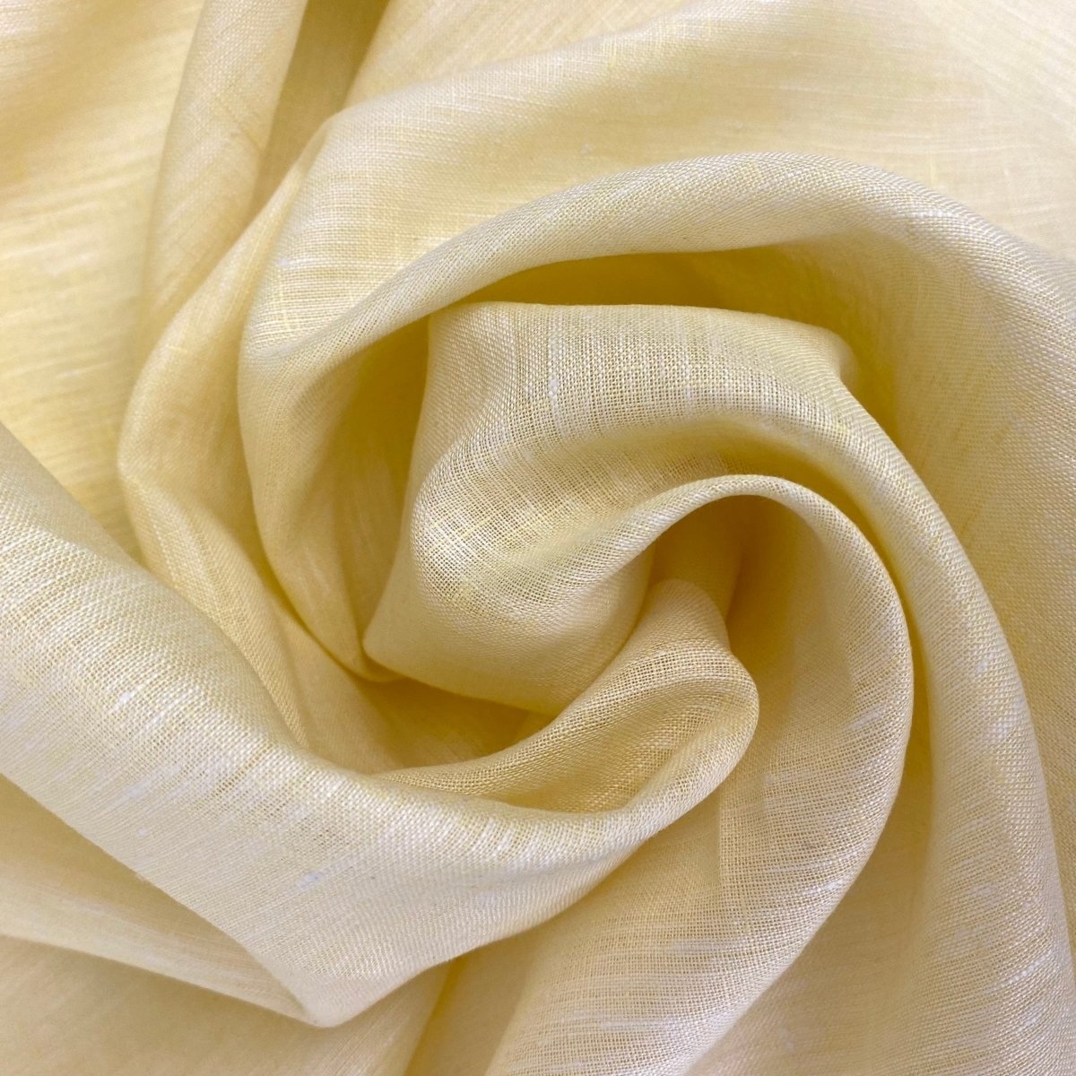 As the weather starts to warm up, we're thinking about light weight linen! This gorgeous lemon is one of our Ozone Linens.

l8r.it/iMQr

#sewinggem #sewing #lovetosew #memade #imakemyclothes #isew #handmadewardrobe  #fabricstore #sewistsofinstagram #dressmaker