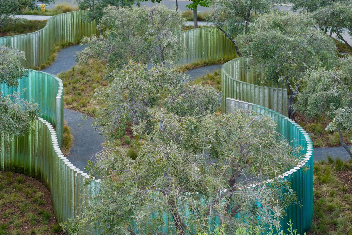 ArchDaily's tweet photo. The Mirage #Installation features over four hundred glass columns intertwined among the olive trees. The pillars, made of pure molten #glass, are crafted with sand collected from deserts worldwide. https://t.co/chHiaQ8L2b https://t.co/jIPME0FvBo