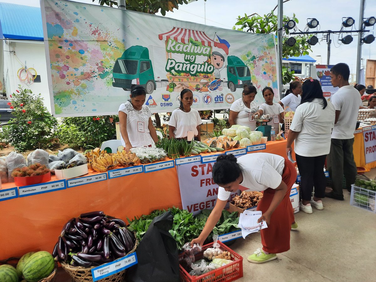 MarieFontanelPH's tweet image. 1st visit outside Manila ! I was in Siargao for the launching by @bongbongmarcosbof of a food stamps programme / walang gutom that @AFD_France is co-financing. Food security is one of the priorities of 🇨🇵 🇵🇭  cooperation. #MarieInManila becomes #MarieInSiargao today !
