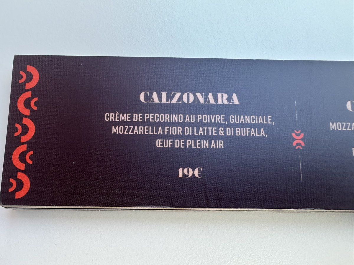 seb_schrik's tweet photo. Arrêtez tout, je viens de trouver Le Bonheur 🤩 #PizzaCarbo #ComboParfait #Calzonara 😋 https://t.co/3zrRjASvkD