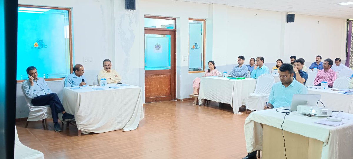 ShsrcGujarat's tweet photo. SHSRC - GUJARAT દ્વારા એસપીરેશનલ બ્લોક પ્રોગ્રામ માટે કન્સલ્ટેશન મીટીંગનું આયોજન કરવામાં આવેલ જેમાં @amimkadri,એક્સિક્યુટિવ ડાયરેક્ટરએ  મીટીંગ ની માહિતી આપેલ તેમજ અધિક નિયામક, જાહેર આરોગ્ય અને પરિવાર કલ્યાણએ હાજરી આપેલ અને જીલ્લા માંથી અધિકારીઓ એ ભાગ લઈ પ્રોગ્રામ માટે ચર્ચા કરેલ. https://t.co/YtJuSwSewy