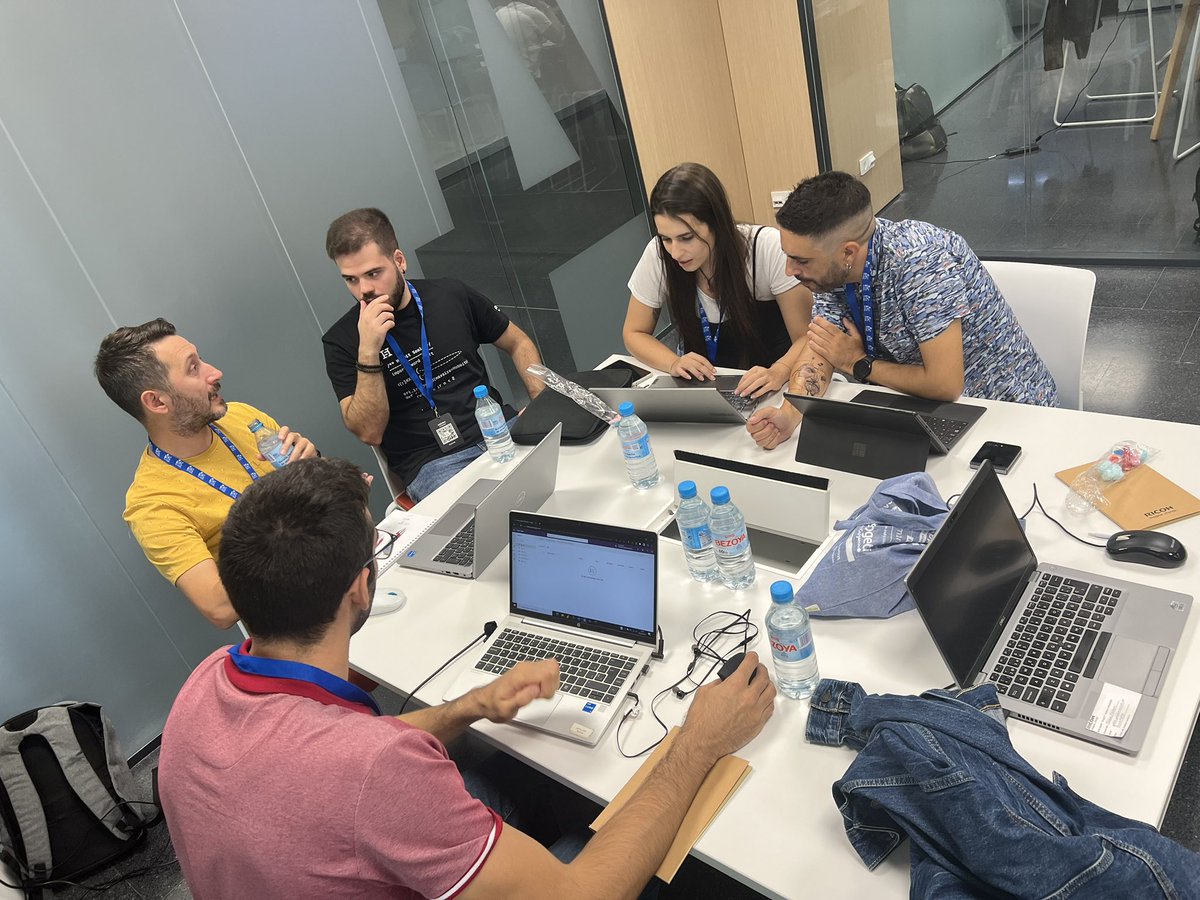 BizzSummit tweet media