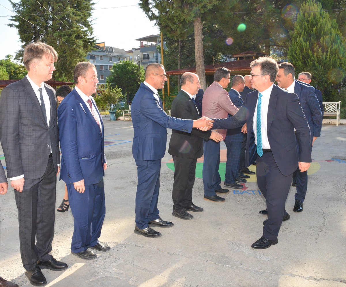 denizlimem's tweet photo. Bakanlığımız Özel Eğitim ve Rehberlik Hizmetleri Genel Müdürümüz Doç. Dr. Mustafa Otrar ve İl Milli Eğitim Müdürümüz @emre_caliskan, Yeşilköy İşitme Engelliler İO/OO'da özel eğitim okul-kurum müdürleriyle bir araya gelerek eğitim çalışmaları hakkında bilgiler aldı.

@tcmeb https://t.co/kmLtLPGozU