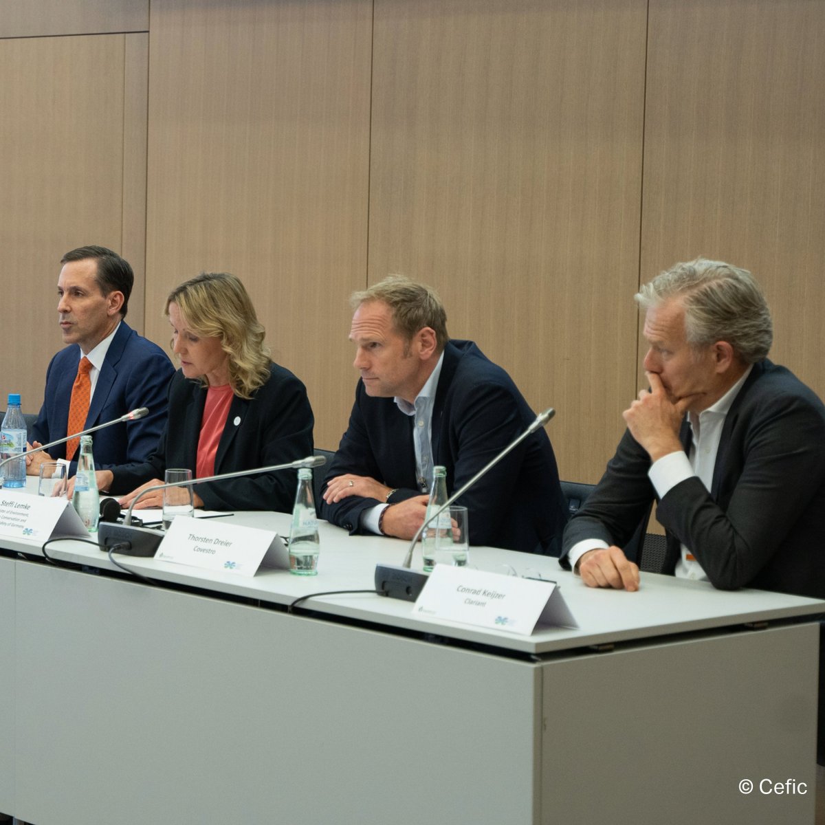 covestro's tweet image. CTO Thorsten Dreier joined the International Conference on Chemicals Management (ICCM5) in Bonn 🇩🇪 yesterday to talk about #innovation as an enabler for #sustainability. ♻ His key message: to realize our #FullyCircular vision #partnerships are crucial. 🤝