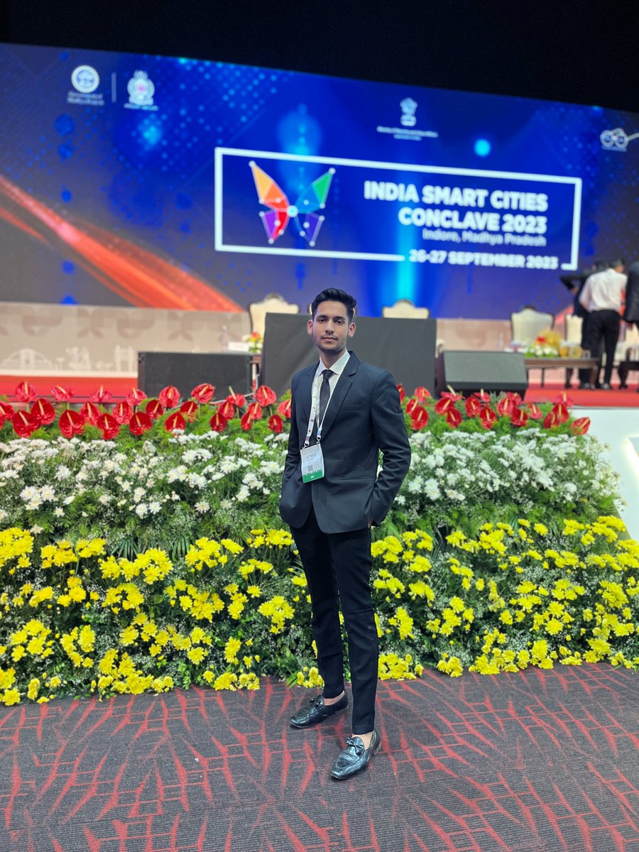 Zishanverse's tweet photo. Great event "India Smart Cities Conclave 2023" 
presence of president ma'am and CM sir 
📍BCC Indore 

✨indore bags Best Smart City spot✨&amp;
✨ Madhya Pradesh Best State✨

#indore #smartcity #conclave #iscc https://t.co/iCr0Awb5io