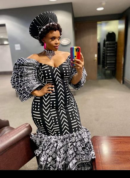 As we lay you down
Heaven, hear you now
You have lost with a cause
After giving it your all
Winter storms have come
And darkened our sun
After all that you've been through
Who on earth can you turn to?
It's us who shall Carry on your legacy.
#Zolekamandelatribute
HAMBA KAHLE ZOZO