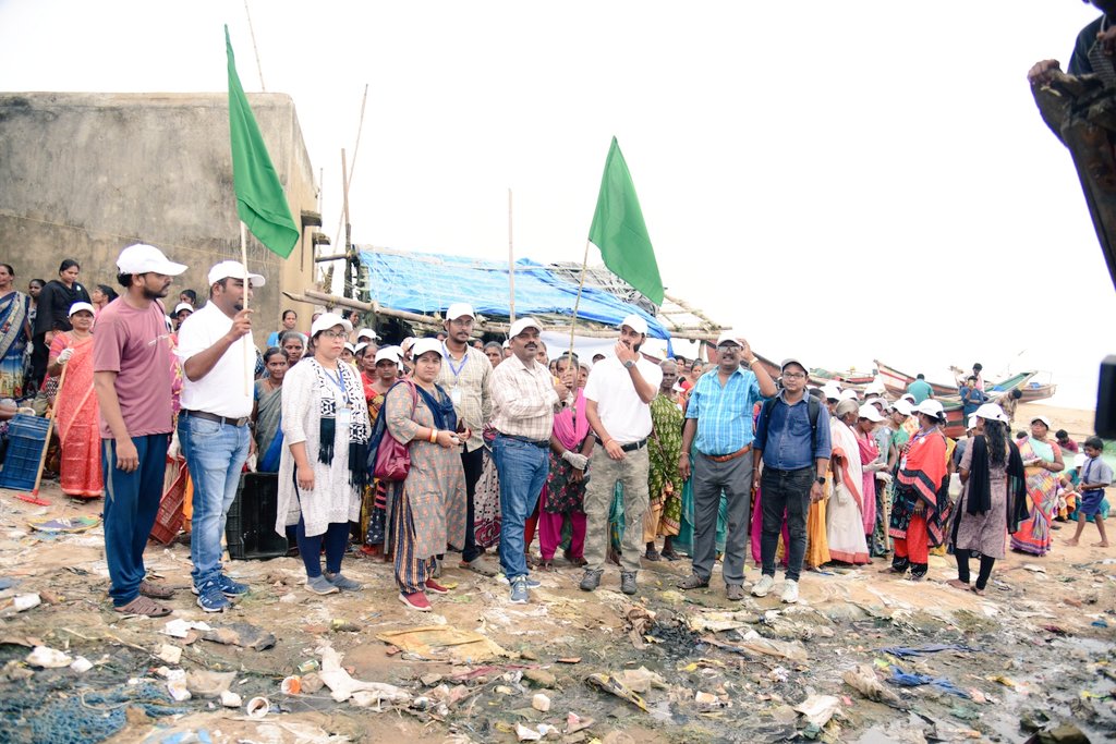 SpandanOdisha's tweet photo. #InternationalCoastalCleanupDay’2023 is observed on 16th Sept’ in Penthakota sea beach under the theme“#SeatheChange”by Spandan in collaboration of Women Federation BoB, @Puri_Official and @HCL_Foundation, #CommunityPlogathon @ForestDeptt https://t.co/00TxKYWPqO