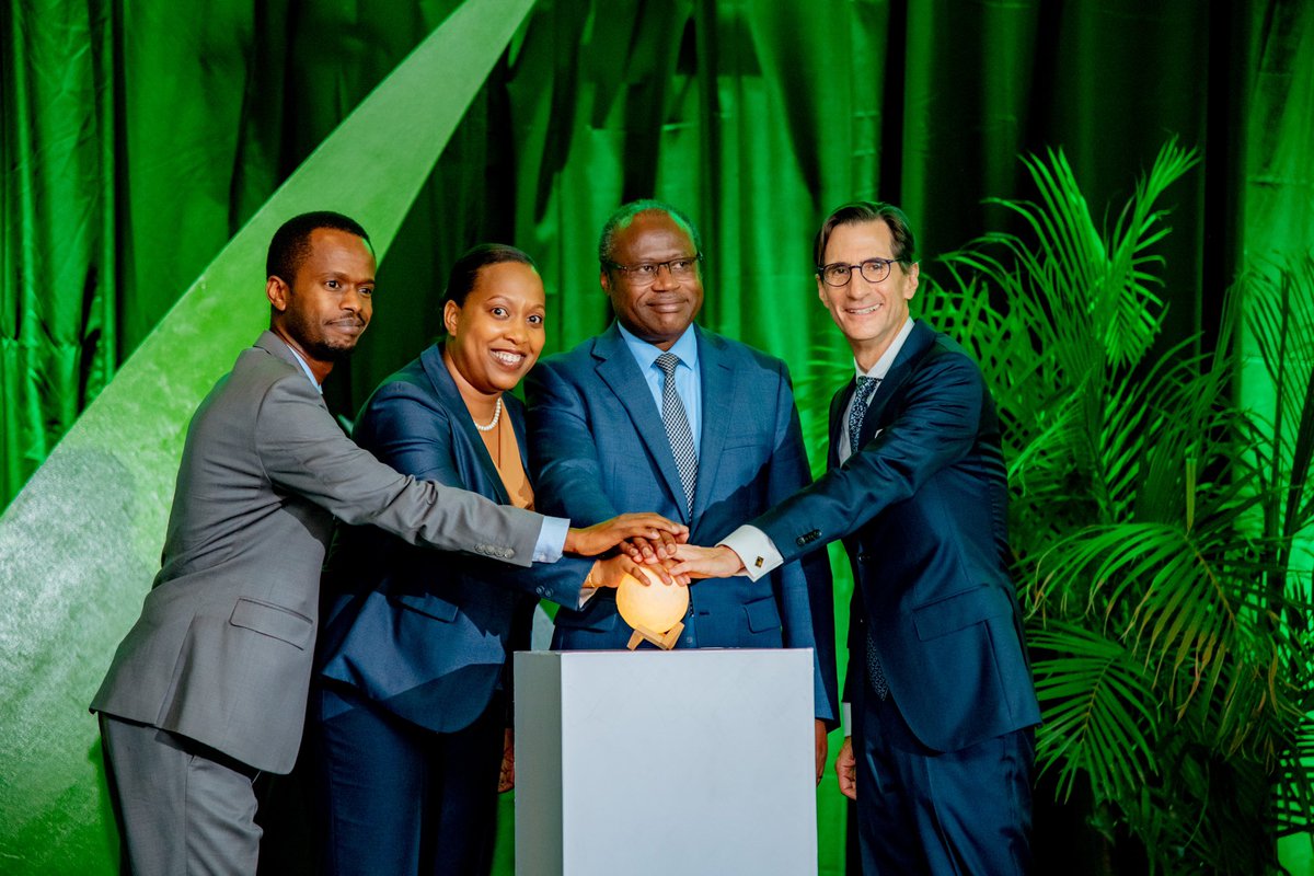 BRDbank's tweet photo. 🚀Now live: @undagijimana Minister of Finance, @sahr_kpundeh, World Bank Country Manager and @ksayinzoga BRD CEO launch the ground-breaking SLB – It's time to subscribe! Explore this innovation at https://t.co/GeEZDwSUYK @RwStockExchange
#Rwanda
#SDGfinancing
#InnovativeFinance https://t.co/Zc4M2AjQ7d
